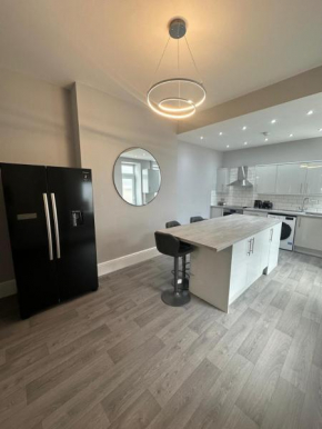 New Central 5 Bedroom House